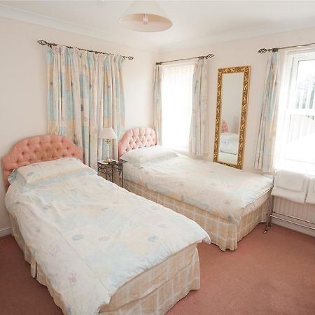 Meadow House Hotel Burwell  ภายนอก รูปภาพ